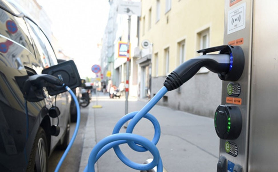 電動車充電樁的技術(shù)創(chuàng)新與行業(yè)應(yīng)用